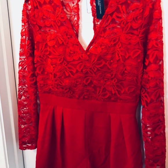 Red Lace romper - Picture 4 of 5